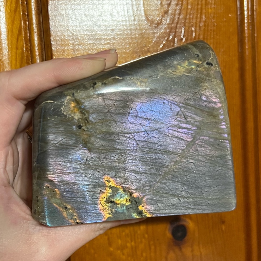 Silky purple labradorite freeform, such a calm energy 🫶🏼